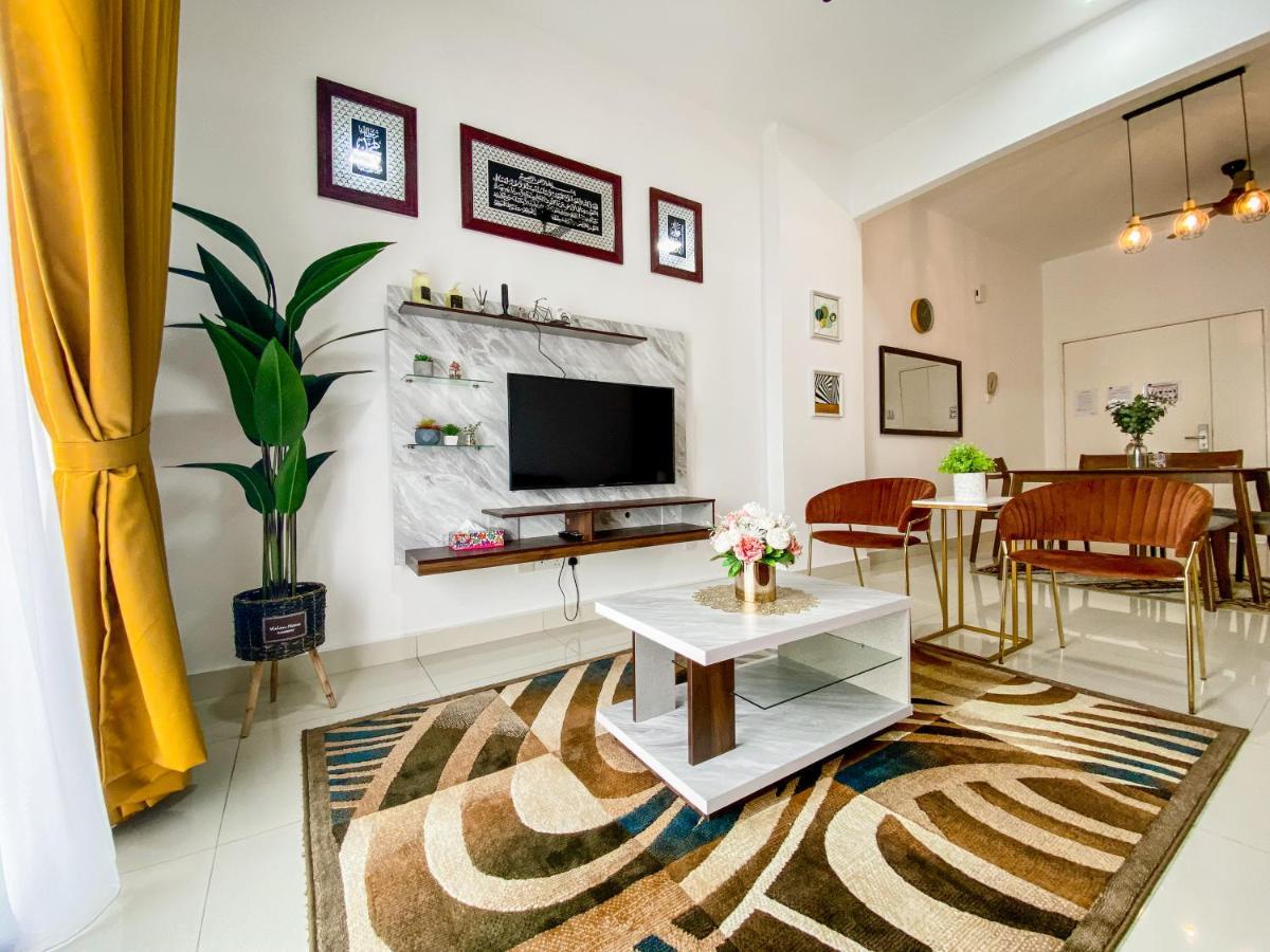 Tamu Place 3-bedroom Serviced With Pool Apartment *