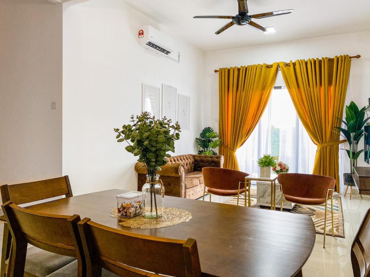 Tamu Place 3-bedroom Serviced With Pool Apartment *