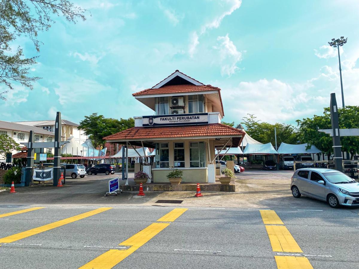 Tamu Place 3-bedroom Serviced With Pool Apartment *