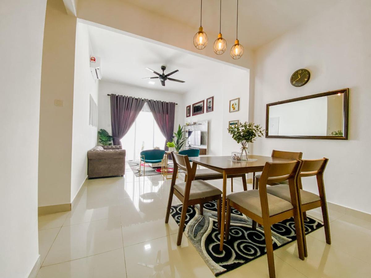 Apartment Tamu Place 3-bedroom Serviced With Pool Kuala Terengganu